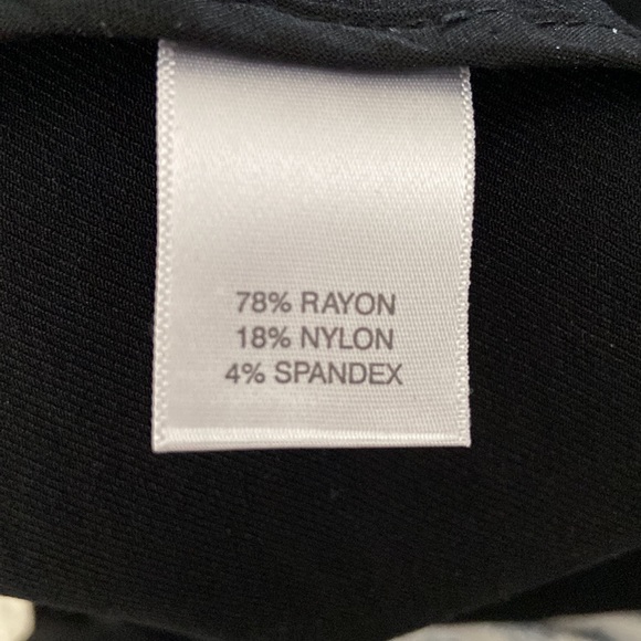 26W Avenue Stretch Black Pencil Skirt with Zipper Detail - Picture 11 of 14